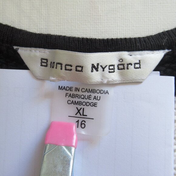 Long Knit Sweater, Chevron, Black & White, Bionco Nygard, - Picture 4 of 6